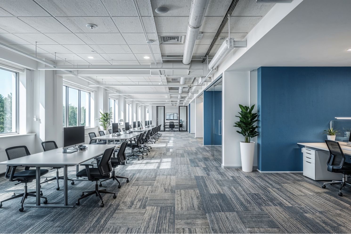 Rénovation de bureaux modernes : aménagement d’un open space professionnel lumineux et fonctionnel - Avenir Bizness