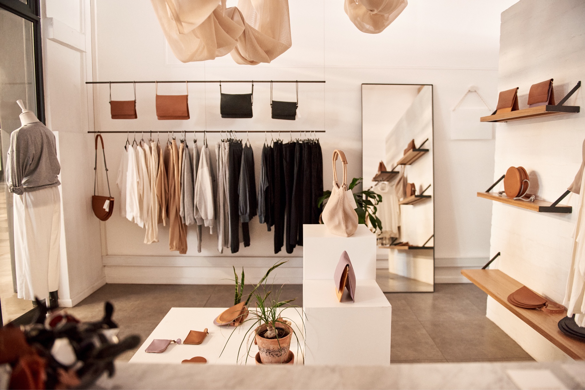 Rénovation d'une boutique de prêt-à-porter féminin à Bordeaux : création d'un espace de vente élégant et chaleureux - Avenir Bizness